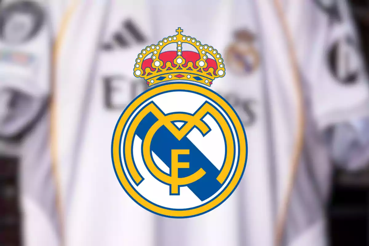 Badge of a soccer team on a blurred white jersey.