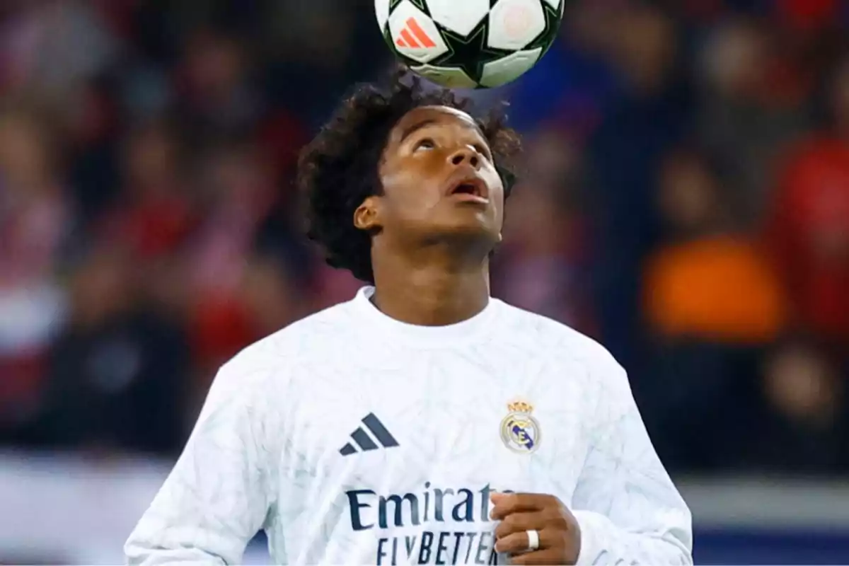 Real Madrid soccer player watching a ball in the air during a match. Real Madrid soccer player watching a ball in the air during a match.