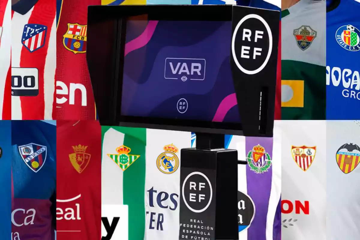 Un monitor de VAR con el logo de la RFEF rodeado de camisetas de equipos de fútbol de la liga española.