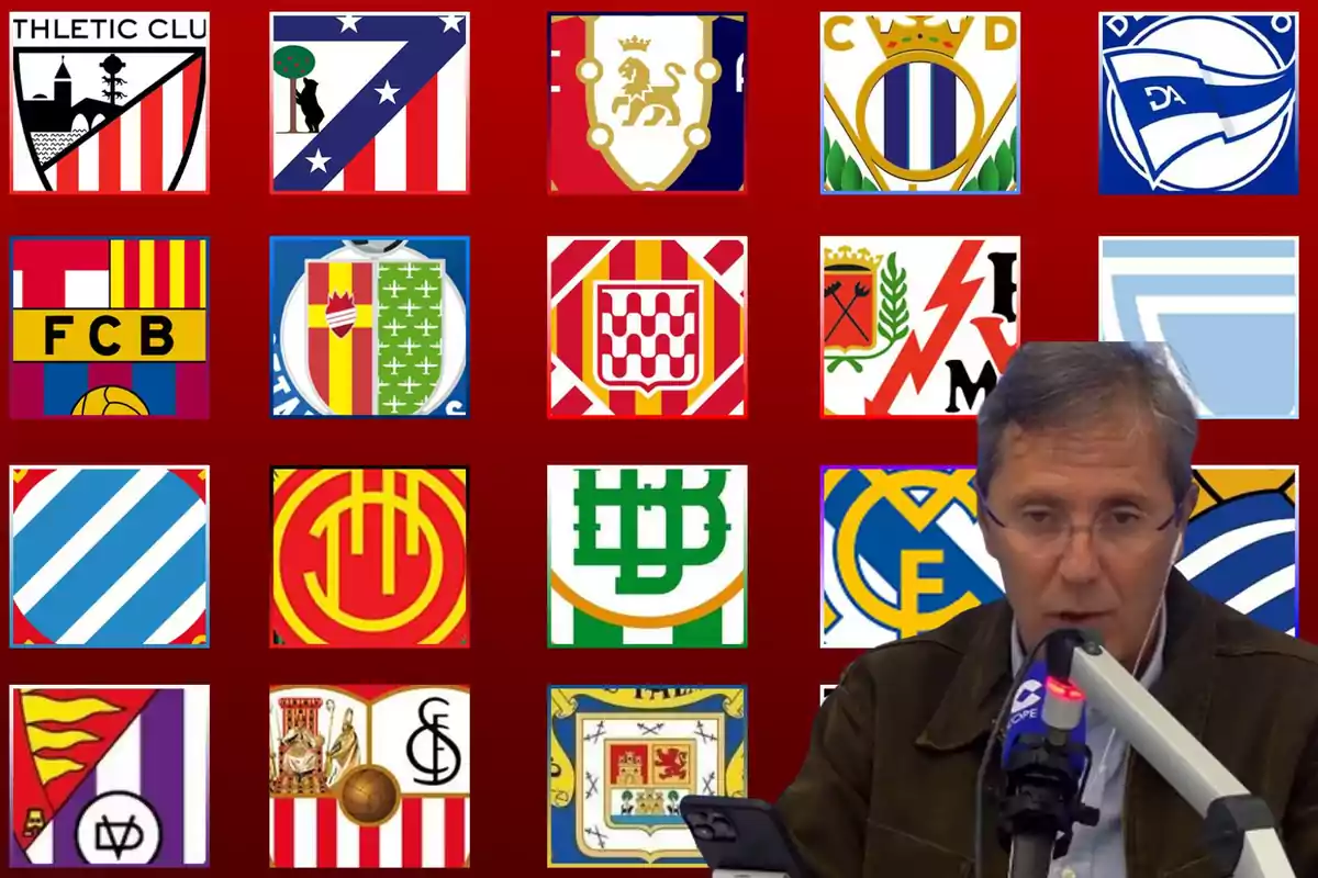 Un hombre hablando frente a un micrófono con varios escudos de equipos de fútbol en el fondo.