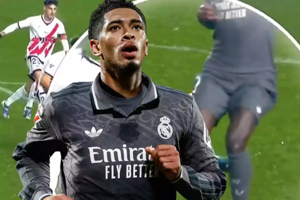 Un jugador de fútbol con uniforme gris del Real Madrid en primer plano y una escena de partido de fútbol en el fondo.