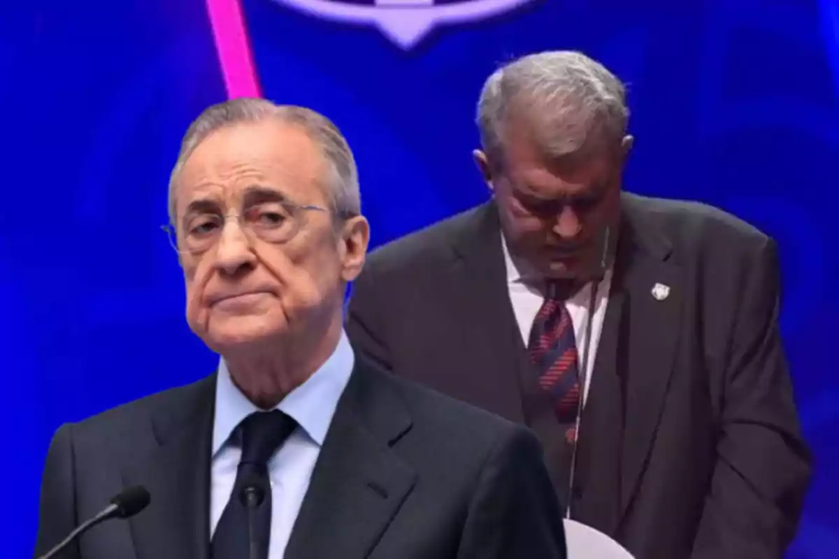 Dos hombres en un evento formal con fondo azul y luces de colores.