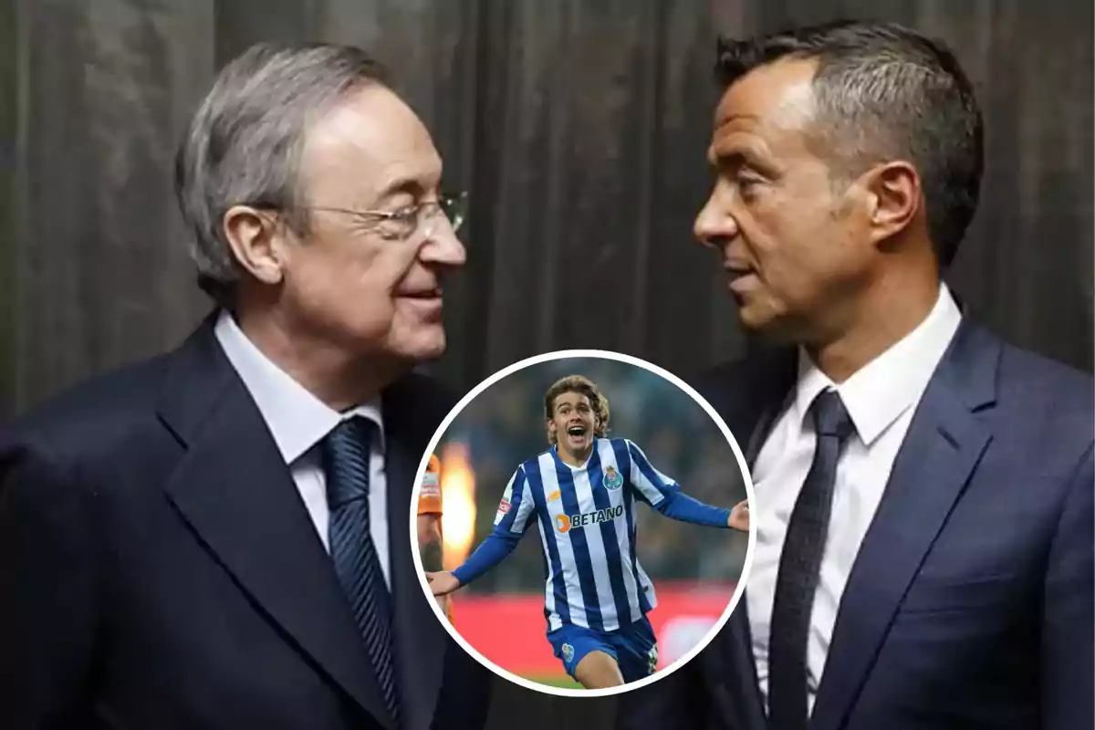 Dos hombres de traje conversando, con una imagen de un futbolista celebrando en el centro.