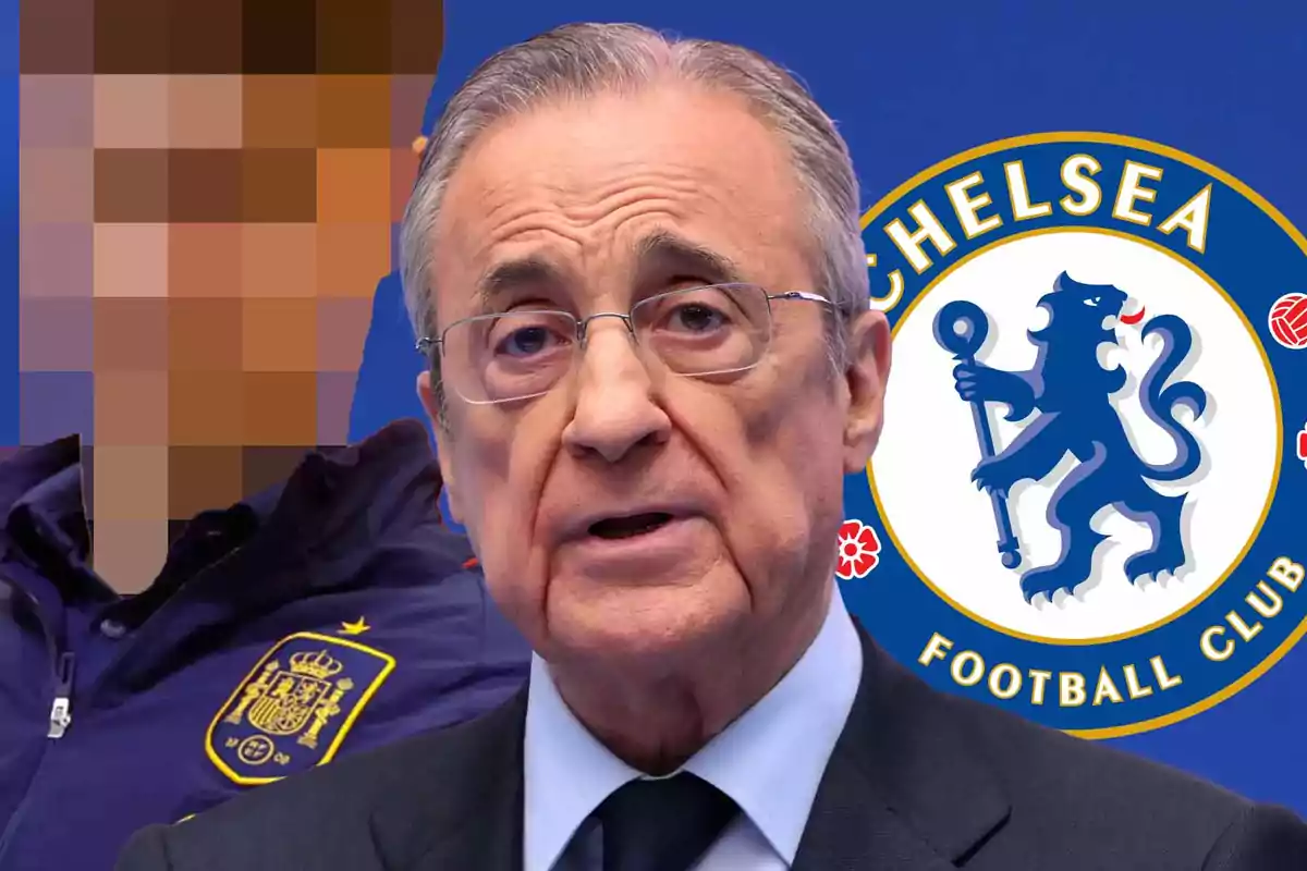 Un hombre con gafas y traje frente a un fondo con el logo del Chelsea y una figura pixelada.