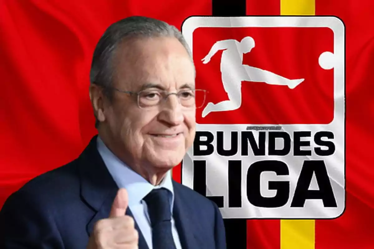 Un hombre mayor con gafas y traje sonríe y levanta el pulgar frente a un fondo con el logo de la Bundesliga.