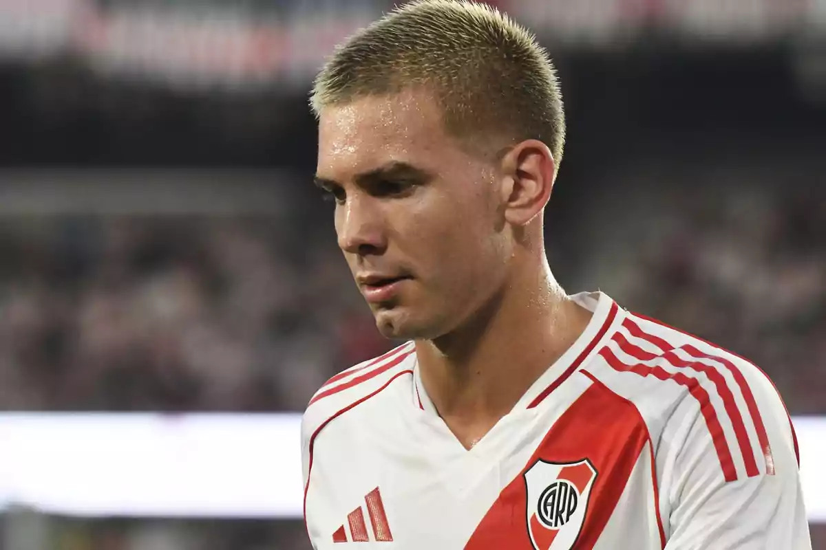 Soccer player wearing a River Plate jersey during a match Soccer player wearing a River Plate jersey during a match
