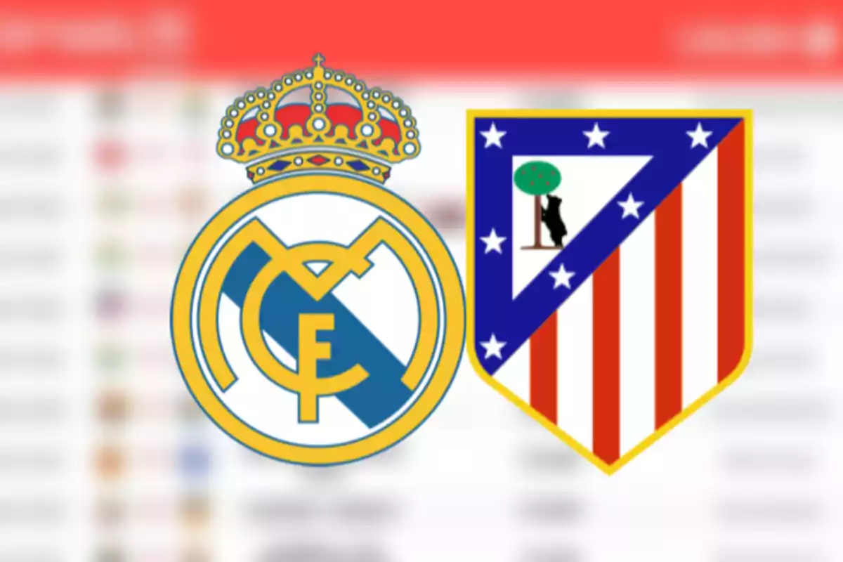 Logos de dos equipos de fútbol sobre un fondo desenfocado.