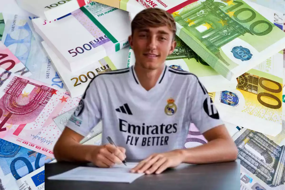 Un joven con camiseta de fútbol firmando un documento con billetes de euro de fondo.