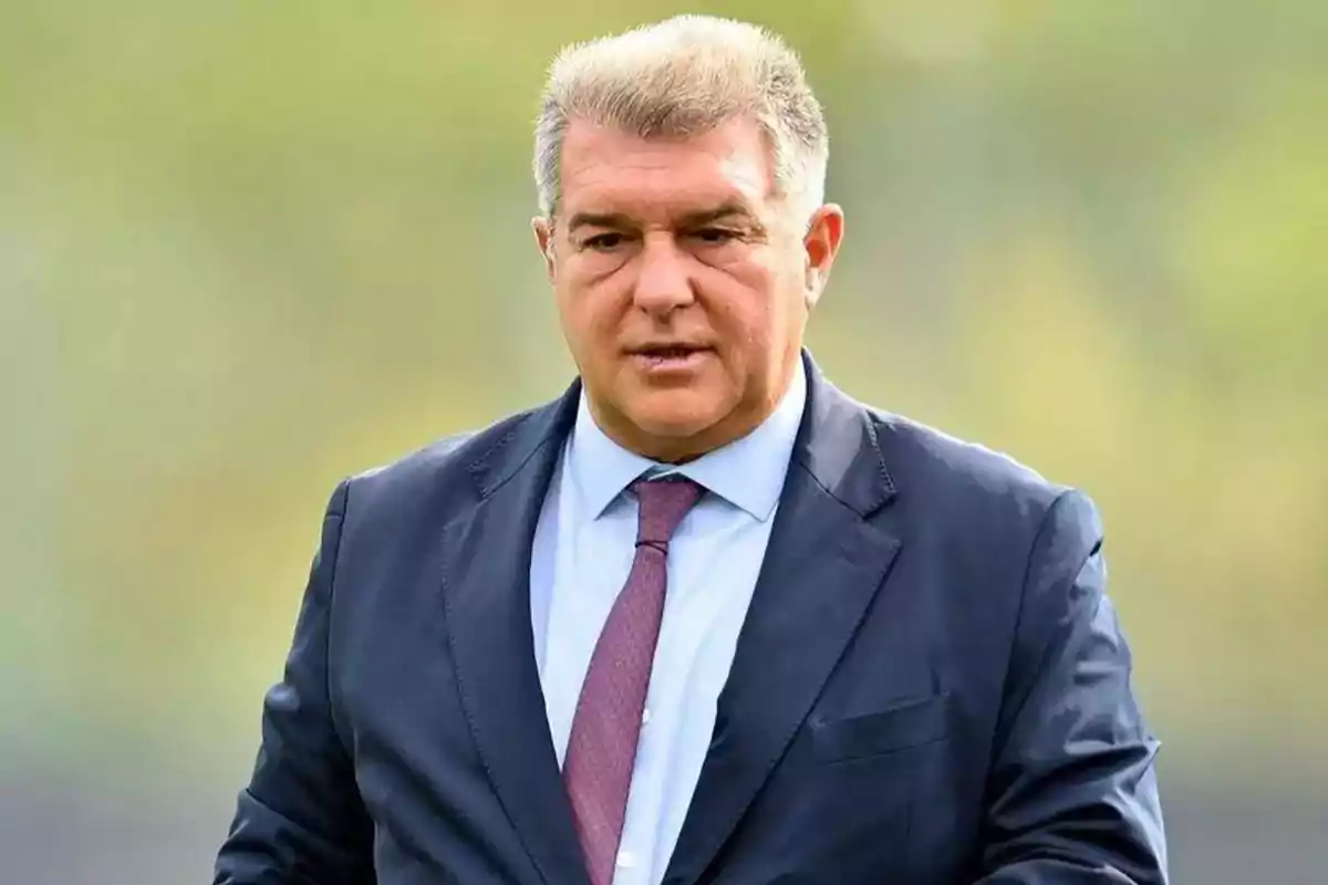 A man in a suit and tie in an outdoor setting.