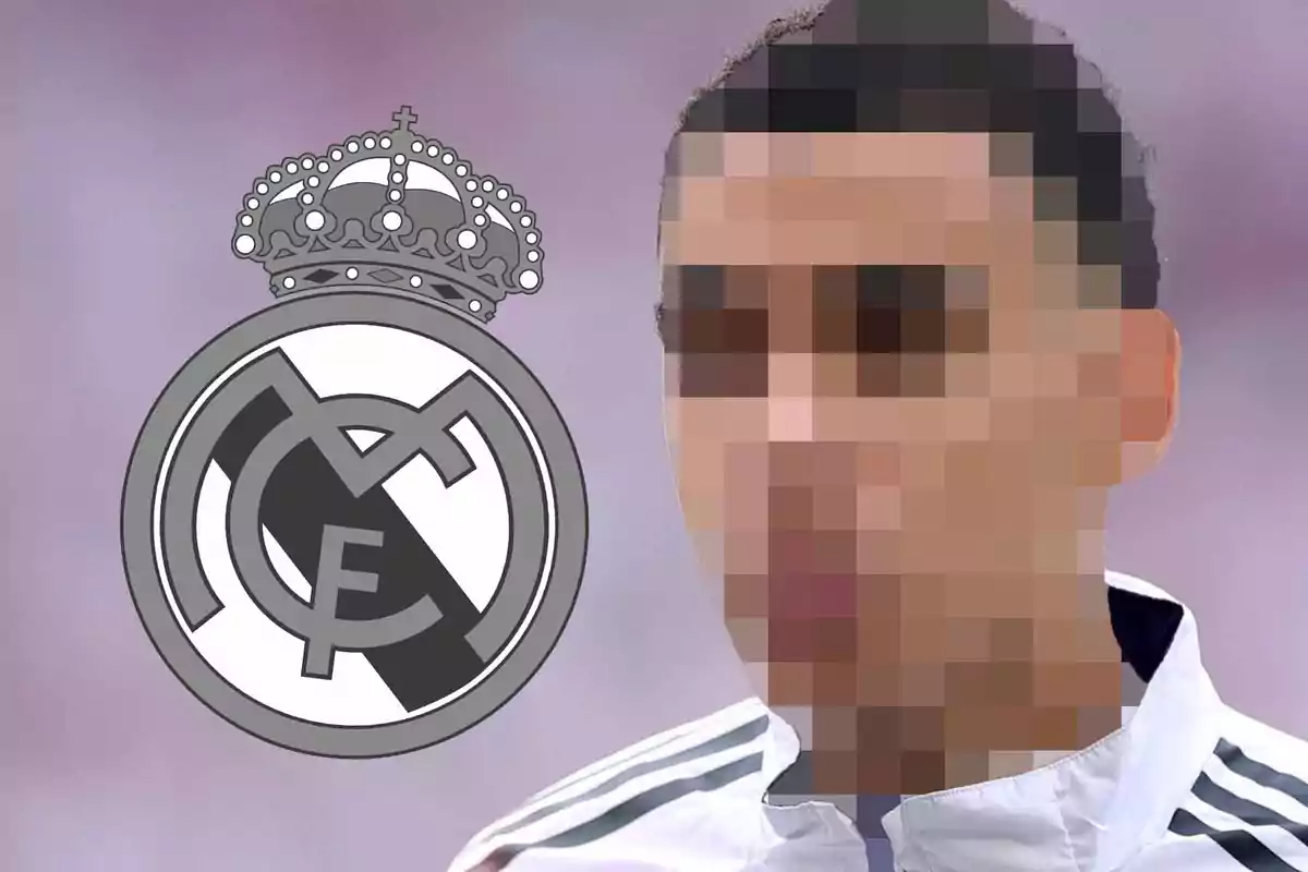 Un jugador de fútbol con el rostro pixelado junto al escudo del Real Madrid.