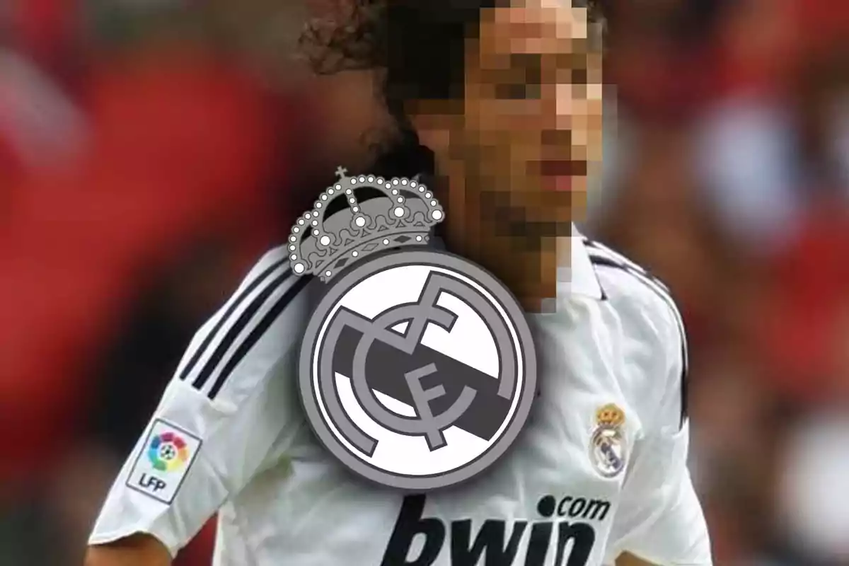 Football player with Real Madrid jersey and pixelated face.