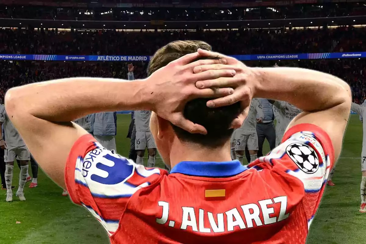 Un jugador de fútbol con las manos en la cabeza, vistiendo una camiseta roja con el nombre "J. Álvarez", en un estadio durante un partido de la UEFA Champions League.