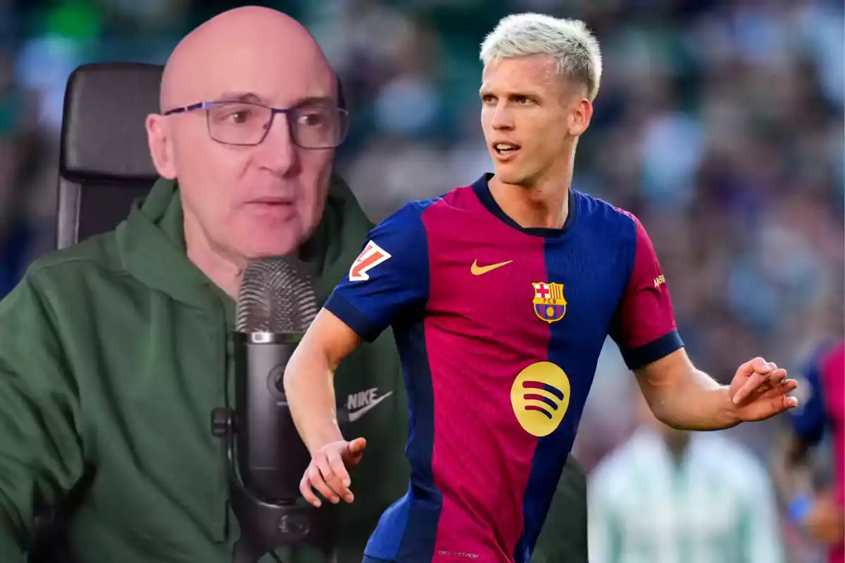 Un hombre con gafas y sudadera verde habla frente a un micrófono mientras un jugador de fútbol con uniforme del Barcelona corre en el campo.