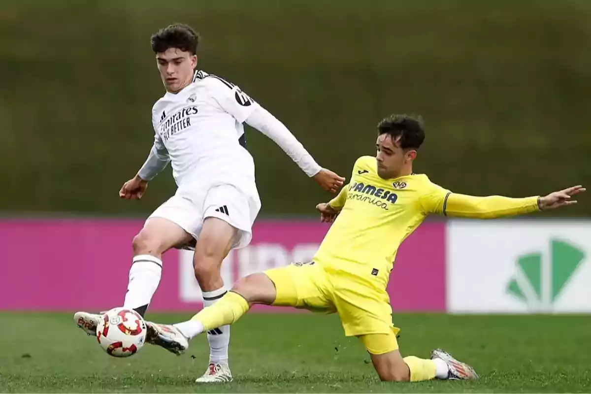 Two players compete for the ball during a match, one wearing a white uniform and the other wearing a yellow uniform. Two players compete for the ball during a match, one wearing a white uniform and the other wearing a yellow uniform.