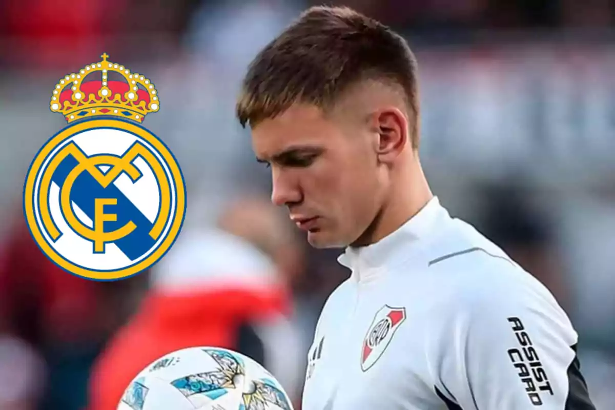 Young player in a River Plate uniform holding a ball with the Real Madrid crest on the left side