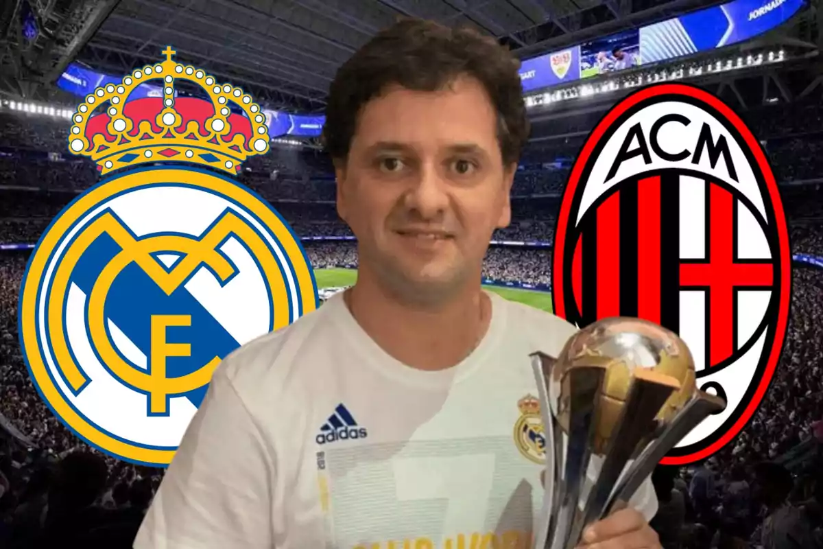 Un hombre con una camiseta del Real Madrid sostiene un trofeo, con los logotipos del Real Madrid y AC Milan de fondo en un estadio.