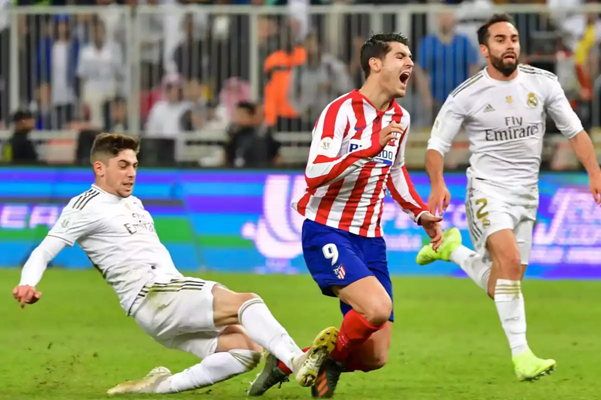 Football players in action during a match between Atlético de Madrid and Real Madrid. Football players in action during a match between Atlético de Madrid and Real Madrid.