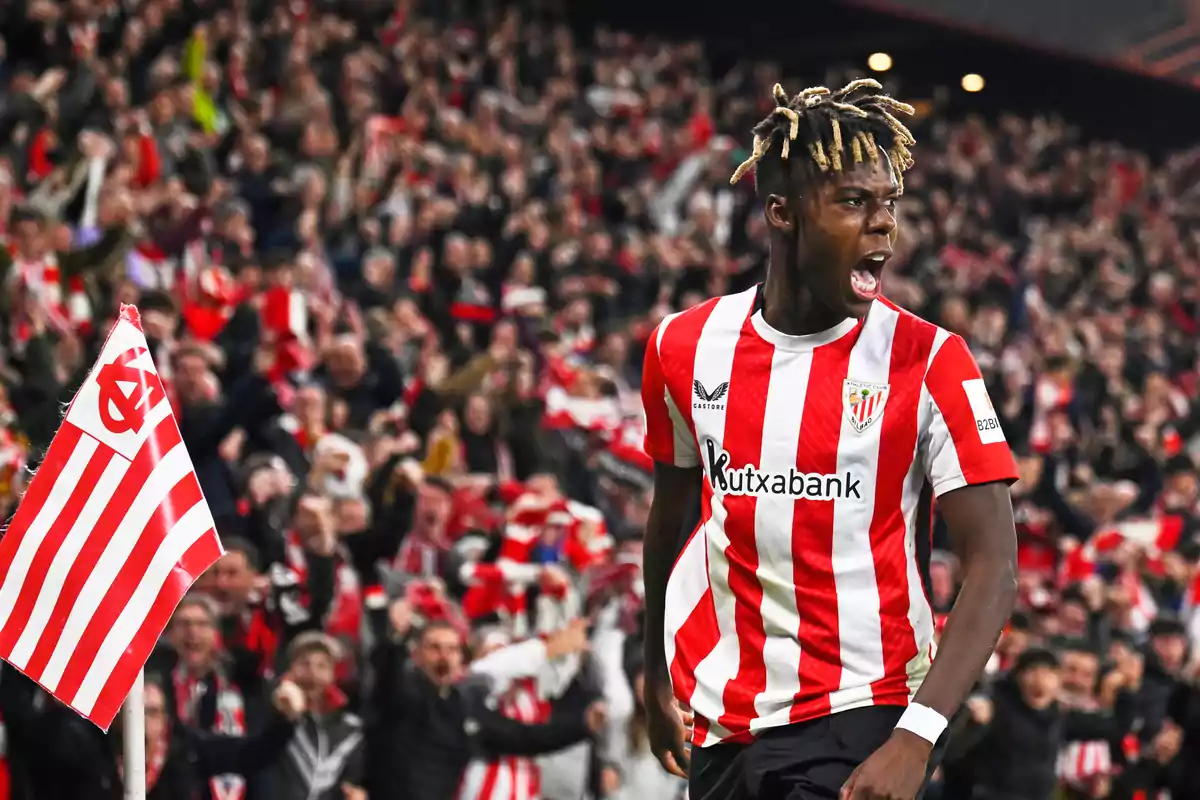 Athletic Club player celebrating a goal in front of a crowd of fans at the stadium Athletic Club player celebrating a goal in front of a crowd of fans at the stadium