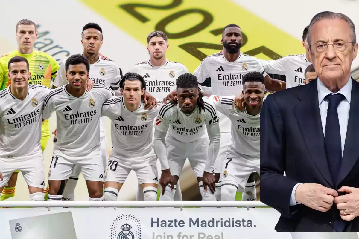 Un grupo de jugadores de fútbol del Real Madrid posando juntos en el campo con un hombre de traje al lado.