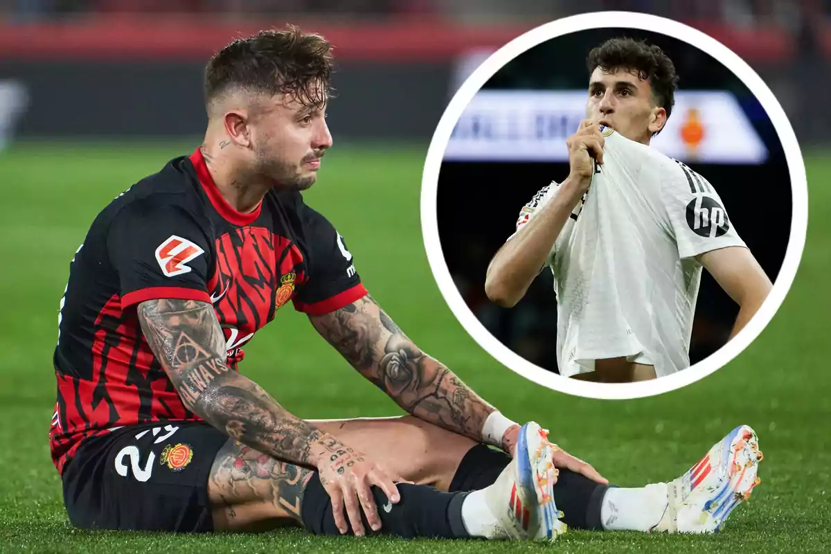 Un jugador de fútbol con uniforme rojo y negro está sentado en el campo con expresión seria, mientras que en un recuadro se muestra a otro jugador con uniforme blanco besando su camiseta.