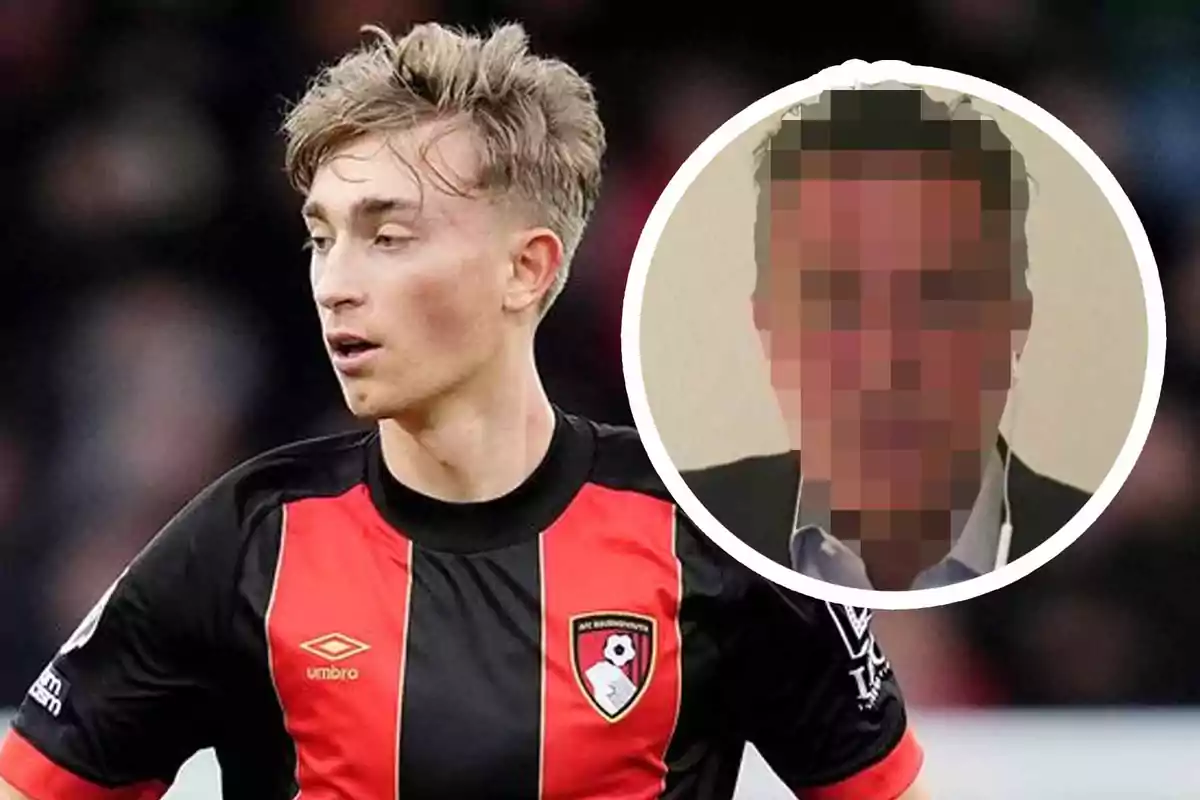 Un jugador de fútbol con uniforme rojo y negro en el campo, junto a un recuadro con una imagen pixelada de una persona.