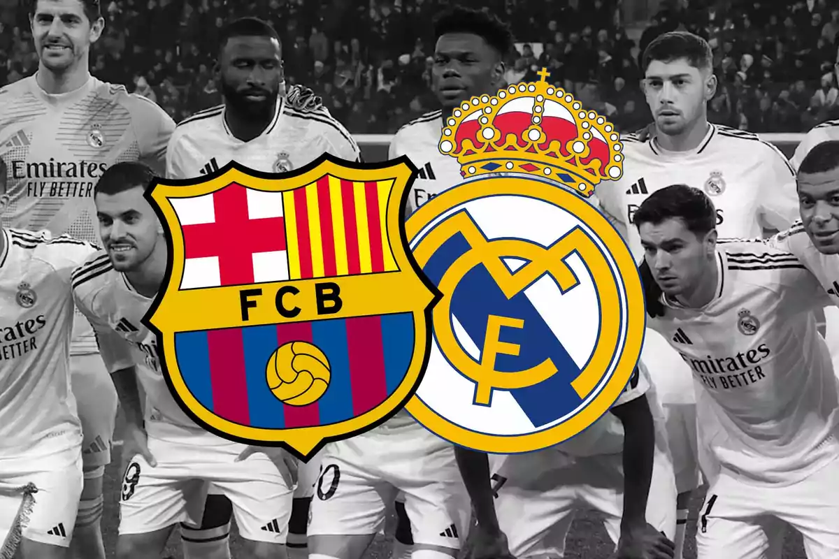 Jugadores de fútbol posando con los escudos del FC Barcelona y Real Madrid superpuestos.
