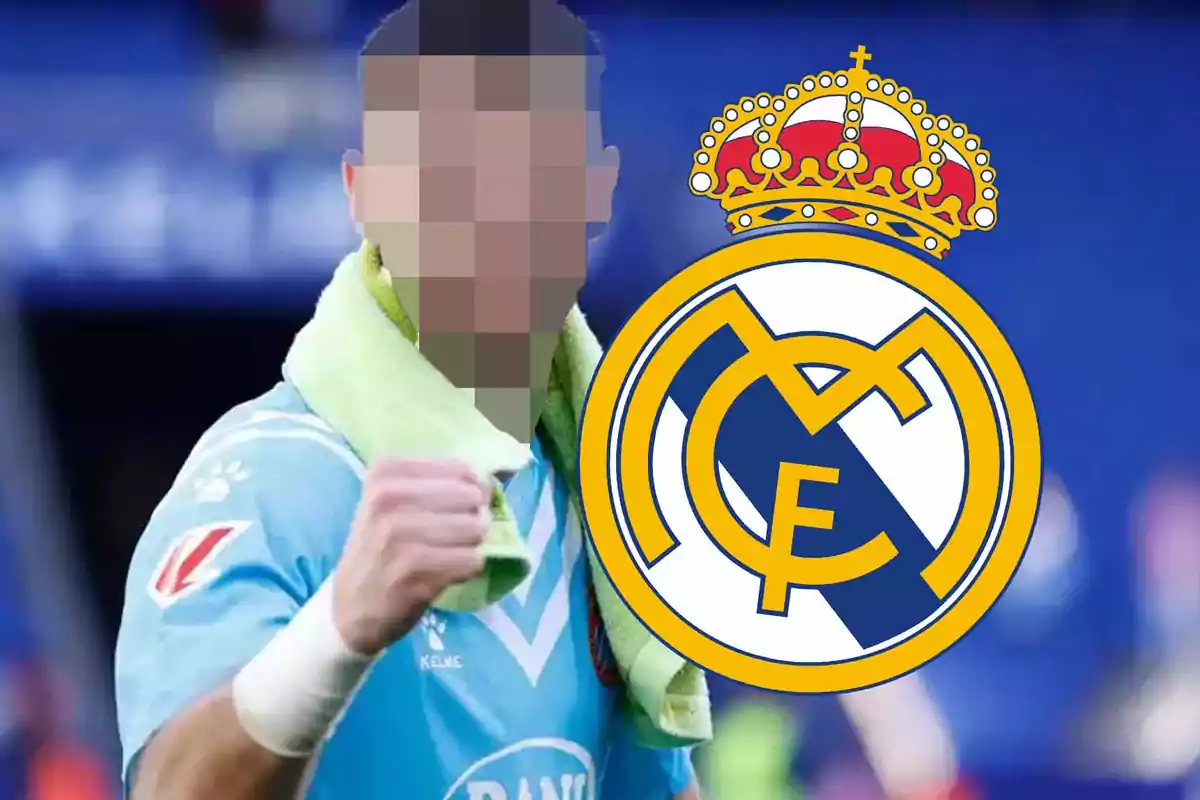 Un jugador de fútbol con el rostro pixelado lleva una toalla verde alrededor del cuello y está vestido con un uniforme azul claro mientras levanta el puño; a su lado, el escudo del Real Madrid.