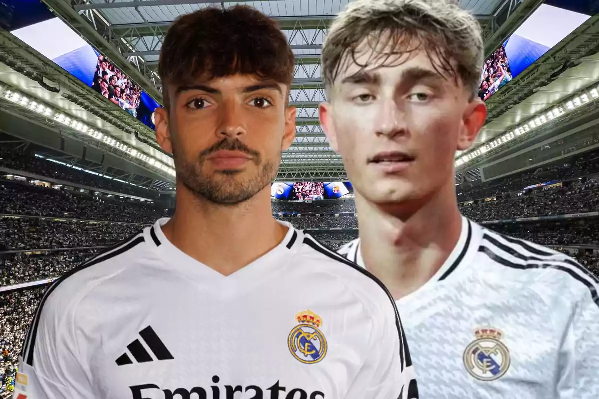 Dos futbolistas con uniforme del Real Madrid posan en un estadio lleno de aficionados
