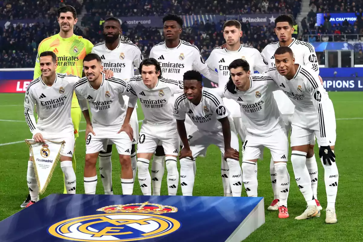 Real Madrid soccer players posing on the field before a match. Real Madrid soccer players posing on the field before a match.