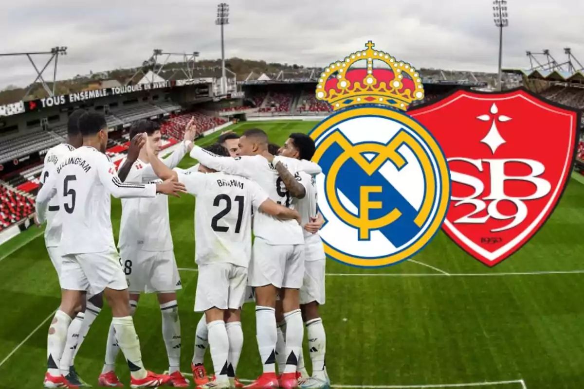 Jugadores de fútbol celebrando en el campo con los escudos de Real Madrid y Stade Brestois 29.