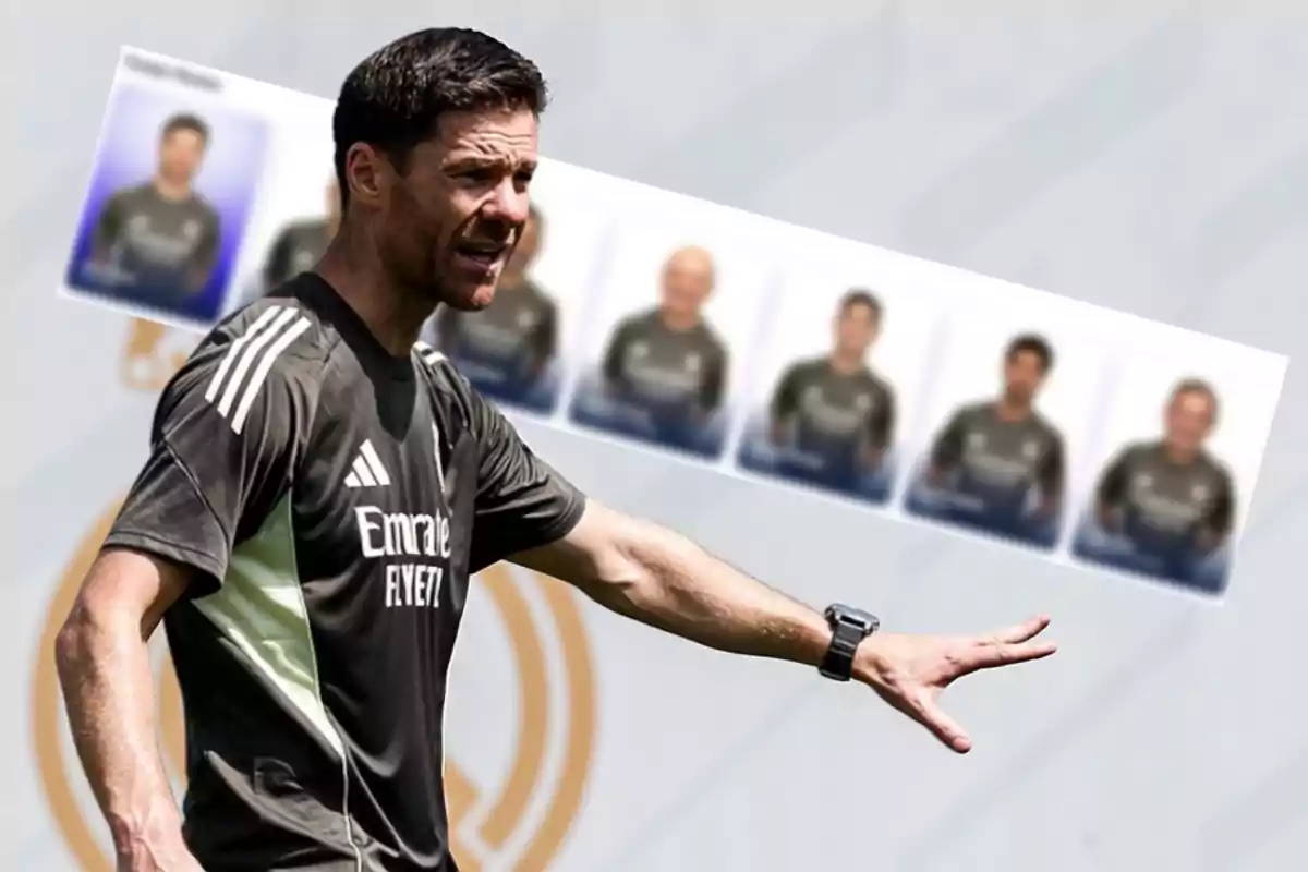 Entrenador de fútbol con uniforme oscuro dando indicaciones en el campo con una imagen borrosa de varias personas al fondo