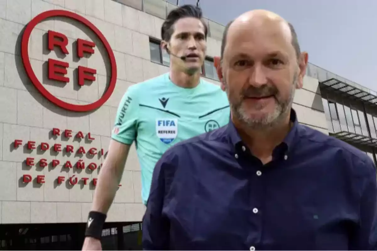 Dos personas frente al edificio de la Real Federación Española de Fútbol.