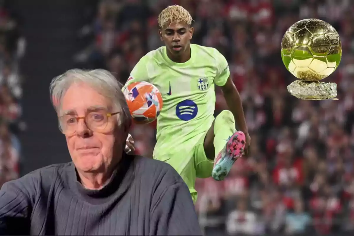 Un hombre mayor con gafas aparece en primer plano mientras al fondo un futbolista con uniforme verde claro controla un balón y a la derecha se observa un trofeo dorado similar al Balón de Oro