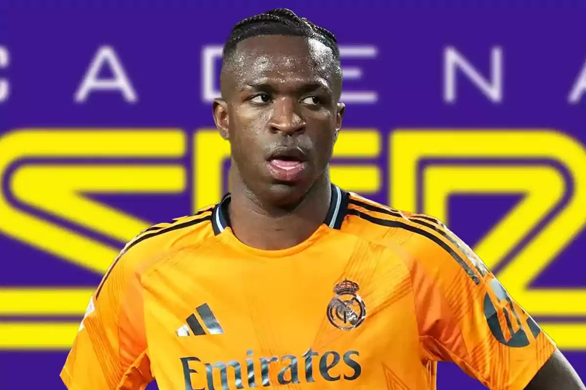 A soccer player in an orange Real Madrid uniform in front of a background with the Cadena SER logo.