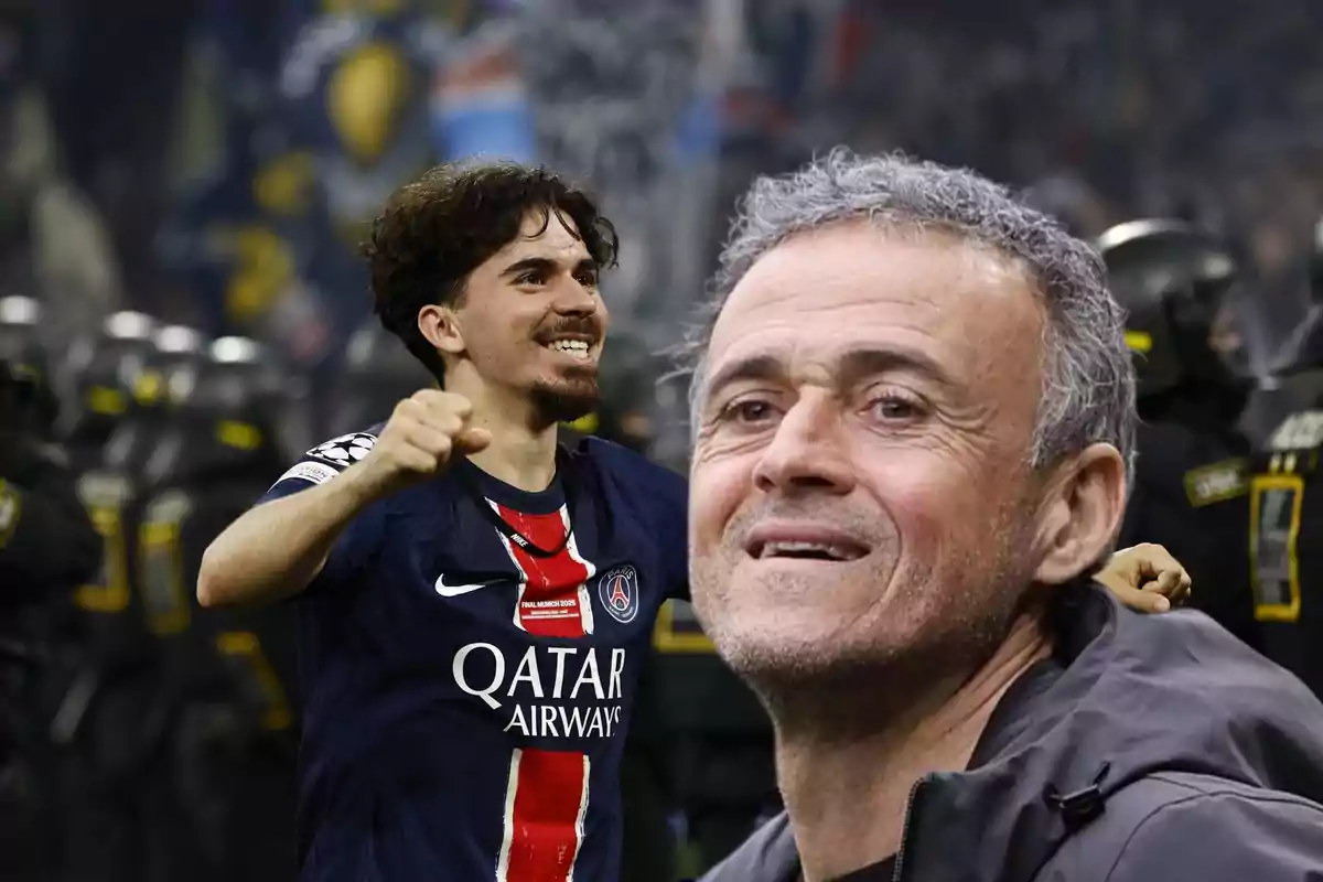 Un jugador del PSG celebrando con el puño en alto y un hombre mayor sonriente en primer plano, con un fondo de personas y policías.