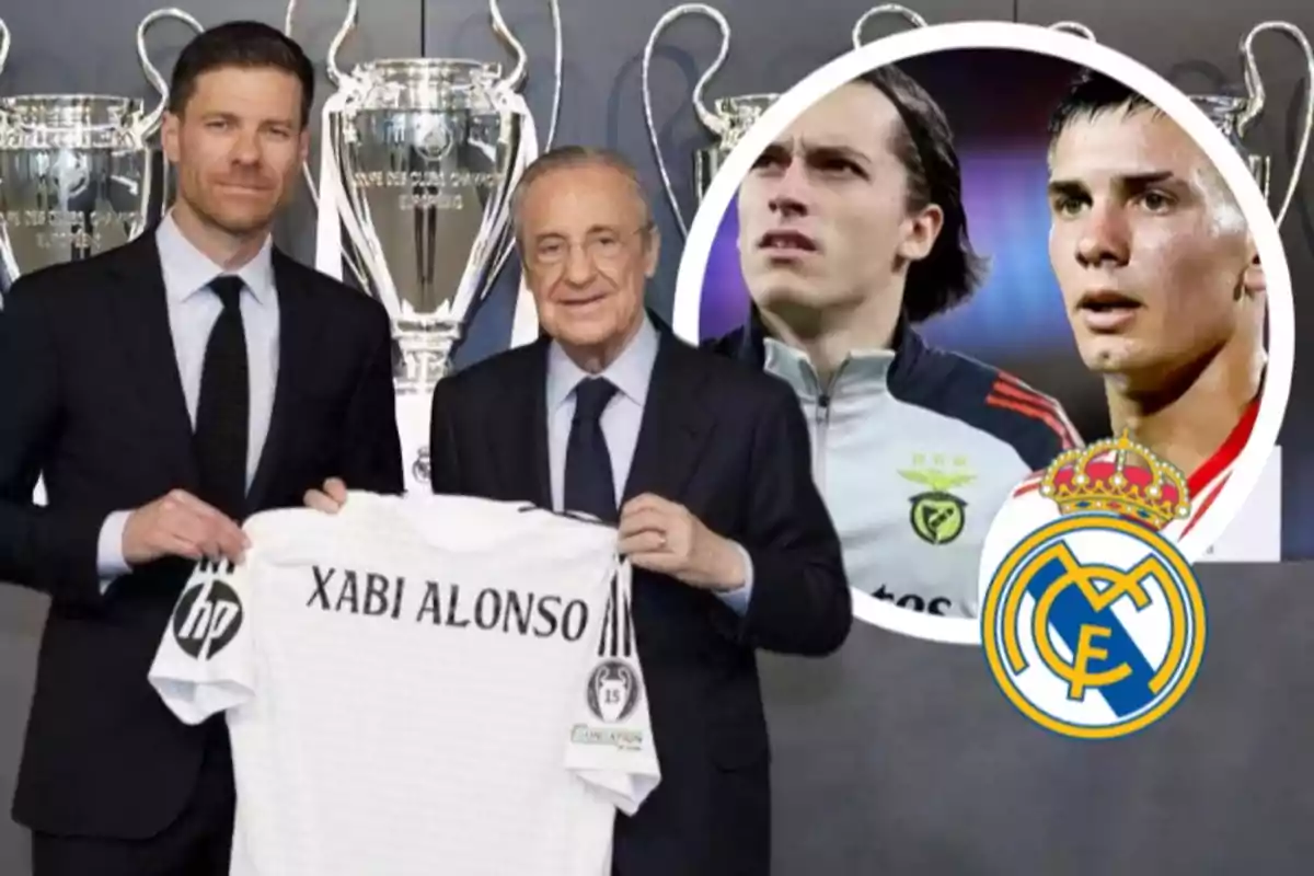 Dos hombres con traje sostienen una camiseta de fútbol que dice Xabi Alonso frente a trofeos, al fondo hay un montaje con dos jugadores y el escudo del Real Madrid.