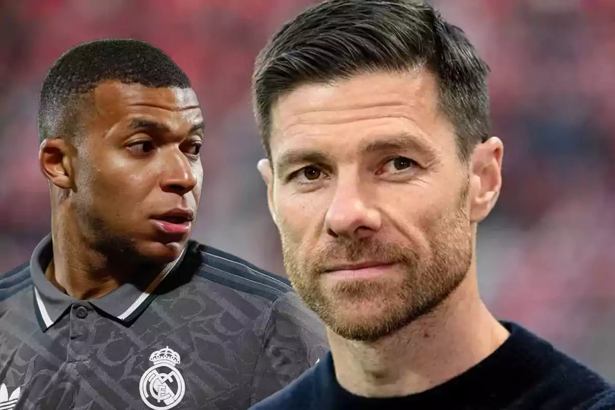 Dos hombres en primer plano uno con camiseta deportiva del Real Madrid y otro con barba y cabello corto ambos con fondo desenfocado rojo