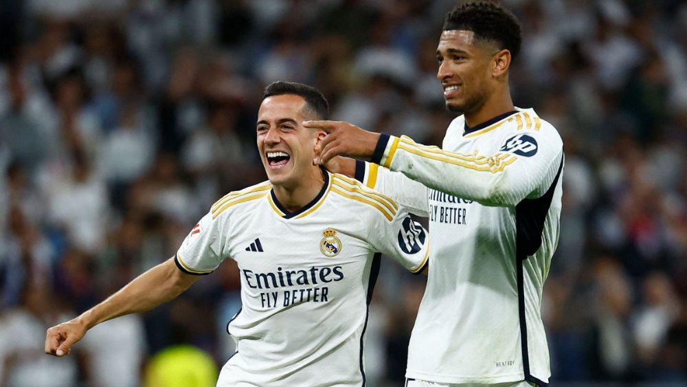 Jude Bellingham y Lucas Vázquez celebran, la temporada pasada, la victoria liguera contra el Barça (3-2) en el Bernabéu.