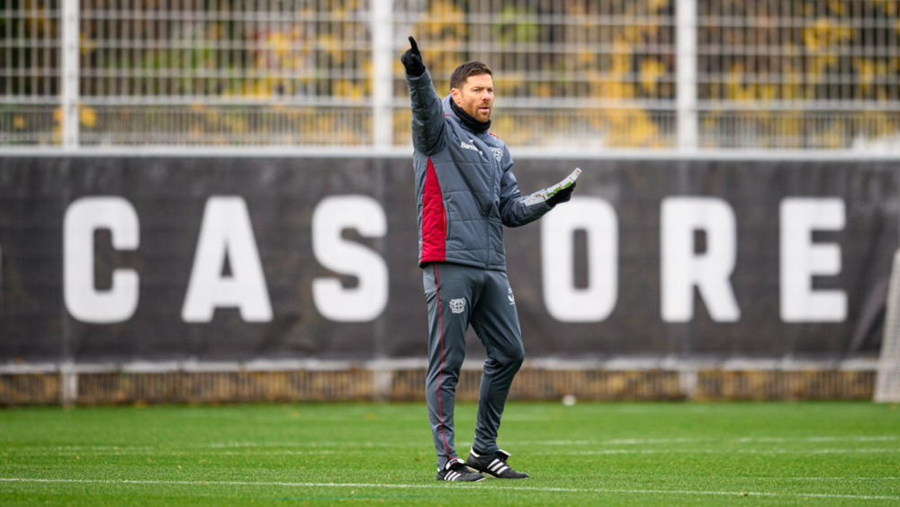 Xabi Alonso entrenando al Bayer Leverkusen