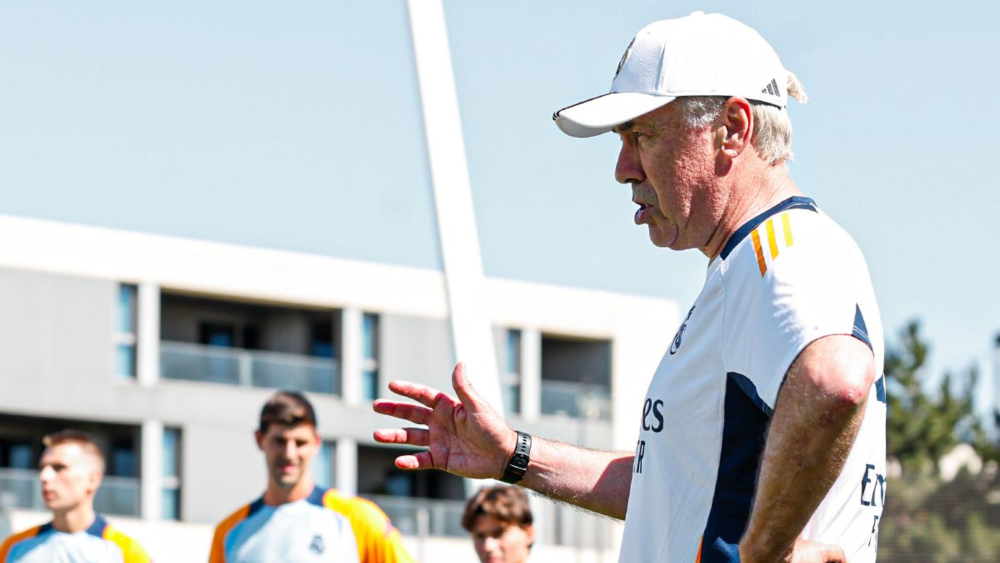 Carlo Ancelotti en un entrenamiento